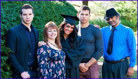 Where is Andrew McCarthy now? Who did Andrew McCarthy marry?